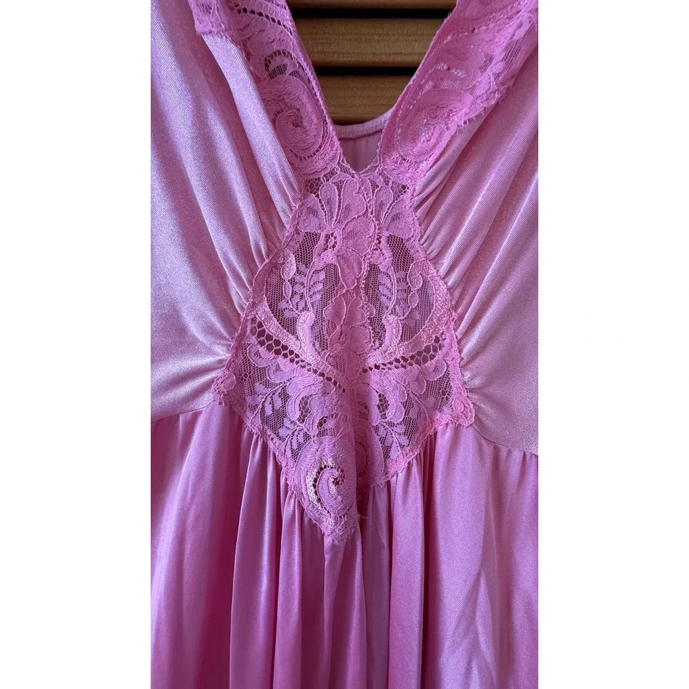 Olga 1970's Vintage Pink Nightgown Robe Lace Peignoir Set 92270 94270 Womens